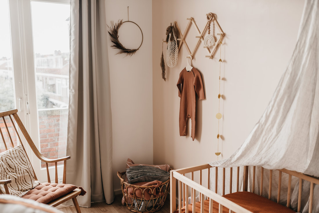 Ga lekker liggen Commissie Succes Babykamer inspiratie: Meisjeskamer met aardetinten | nude | hout - Louise  Boonstoppel Fotografie | Natuurlijk, warm & puur | Trouwfotograaf Den Haag  | Zwangerschapshoot | Familieshoot